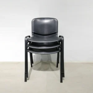 Sillas negras para terraza de segunda mano hechas de plástico en buen estado en venta en cabauoportunitats.com