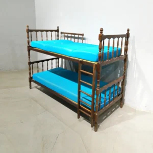 Llitera de fusta amb 2 matalassos (197x90x150cm) segona mà en bon estat a cabauoportunitats.com