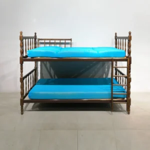 Llitera de fusta amb 2 matalassos (197x90x150cm) segona mà en bon estat a cabauoportunitats.com