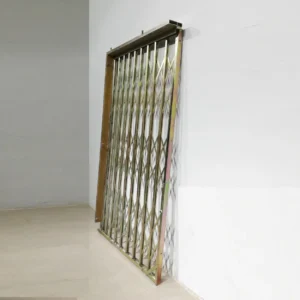 Puerta ballesta de seguirdad para tienda de segunda mano en venta en cabauoportunitats.com