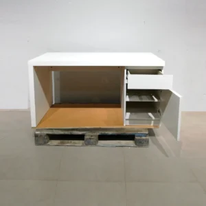 Escritorio económico de color blanco con 3 cajones de segunda mano en venta en cabauoportunitats.com