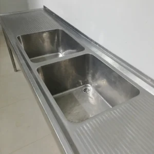 Fregadero de acero inoxidable con escurridora 260x60x88cm de segunda mano en venta en cabauoportunitats.com 