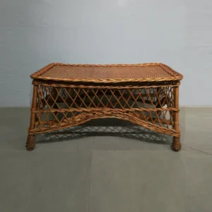 Mesa auxiliar de mimbre de segunda mano