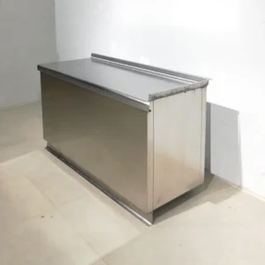 Mesa de acero inoxidable 155x60x88 cm de segunda mano para freidoras, fogones... en venta en cabauoportunitats.com