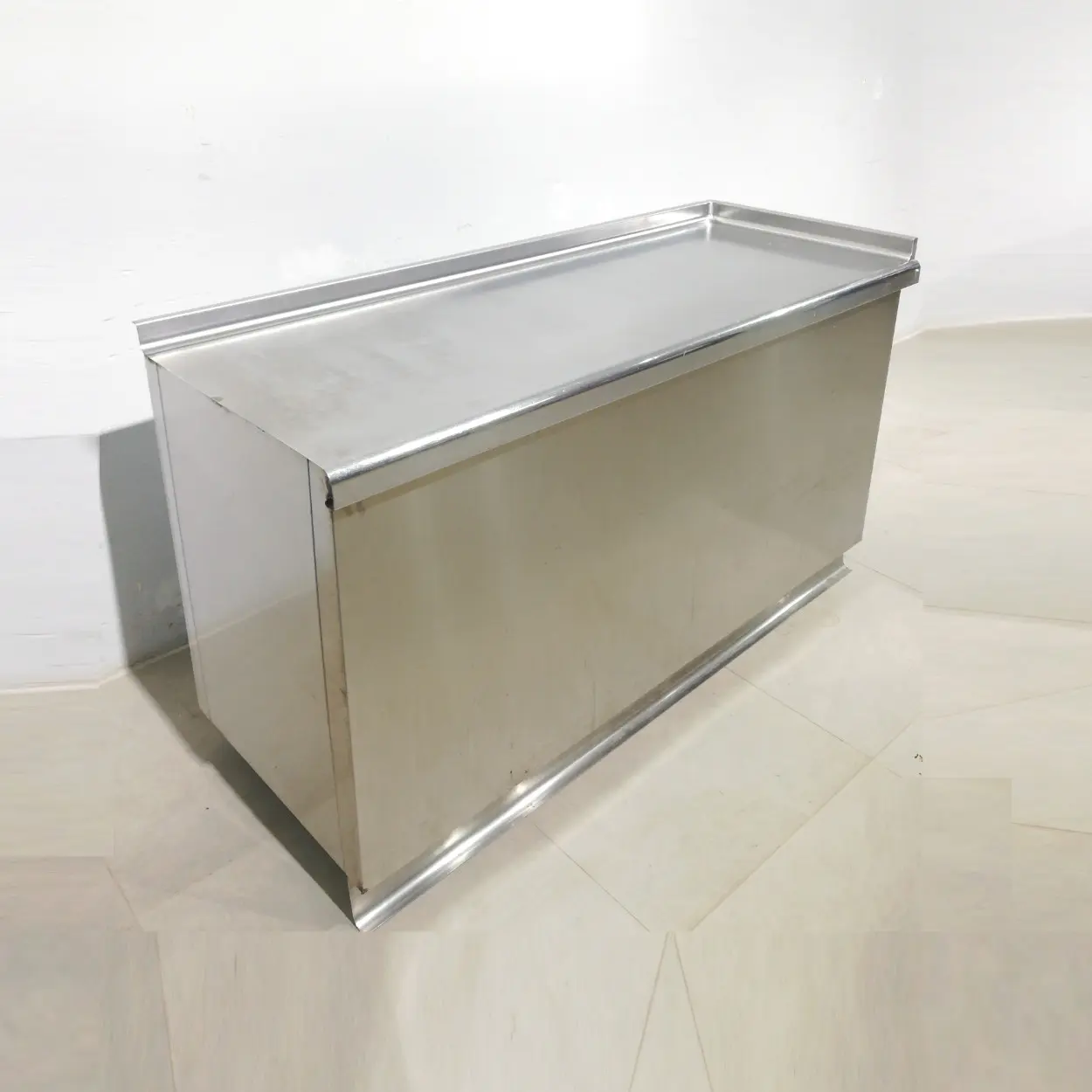Mesa de acero inoxidable 155x60x88 cm de segunda mano para freidoras, fogones... en venta en cabauoportunitats.com