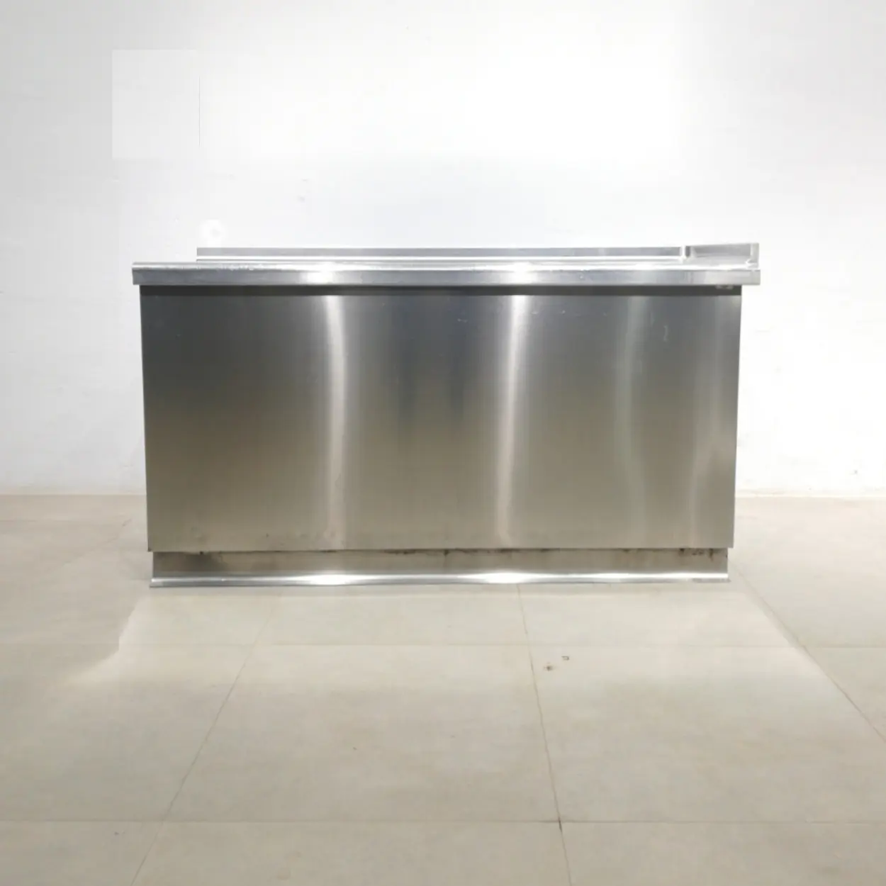 Mesa de acero inoxidable 155x60x88 cm de segunda mano para freidoras, fogones... en venta en cabauoportunitats.com