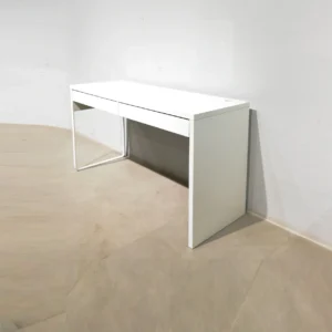 Escritorio blanco con dos cajones 142x50x75cm de segunda mano