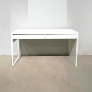 Escritorio blanco con dos cajones 142x50x75cm de segunda mano