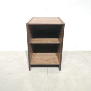 Prestatgeria de segona mà de 3 posts (47x50x74cm) de melamina en bon estat en venda a cabauoportunitats.com