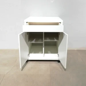Mueble TV de melamina de color blanco de 61x50x75cm de segunda mano en buen estado en venta en cabauoportunitats.com
