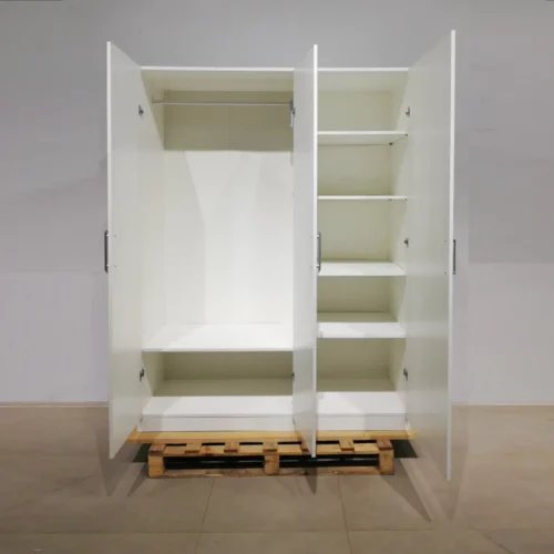 Armari de melamina de color blanc de 141x51x180cm de segona mà en bon estat en venda a cabauoportunitats.com