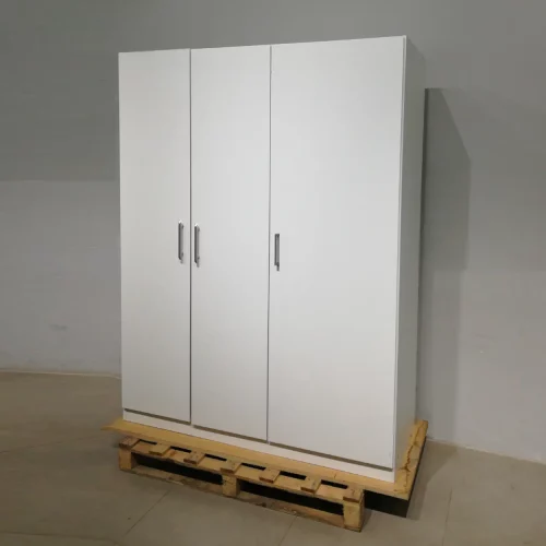 Armari de melamina de color blanc de 141x51x180cm de segona mà en bon estat en venda a cabauoportunitats.com