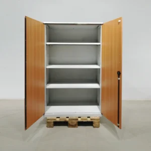 Armari d'oficina fet de fusta de 90x44x150cm de segona mà en venda a cabauoportunitats.com