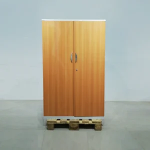 Armari d'oficina fet de fusta de 90x44x150cm de segona mà en venda a cabauoportunitats.com