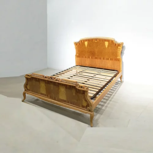 Cama de madera de estilo clásico antiguo de segunda mano en venta en cabauoportunitats.com ​