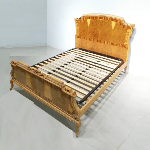 Cama de madera de estilo clásico antiguo de segunda mano en venta en cabauoportunitats.com ​