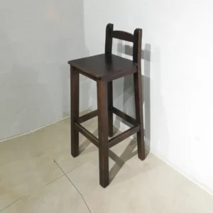 Tamborets de fusta 33x33x95cm de segona mà a cabauoportunitats.com