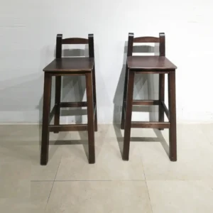 Tamborets de fusta 33x33x95cm de segona mà a cabauoportunitats.com