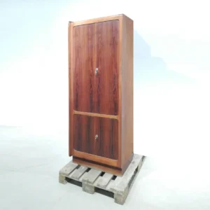 Armari d'oficina de segona mà de color roure de 68x44x180cm de segona mà en venda a cabauoportunitats.com
