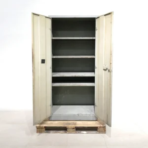 Armario metálico de segunda mano de 90x45x190cm de gran resistencia en venta por desuso en cabauoportunitats.com