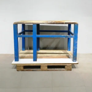 Banc de treball de 141x66x88cm de segona mà fet de xapa d'acer en venda a cabauoportunitats.com