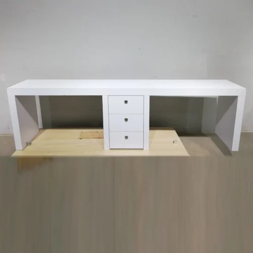 Mostrador blanc de segona mà de 260 cm per a botiga, magatzem... en venda a cabauoportunitats.com