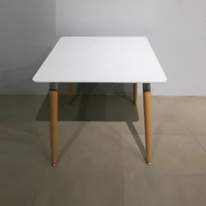 Taula de bar feta de plàstic i peu de fusta de 80x80x75cm nou en venda a cabauoportunitats.com