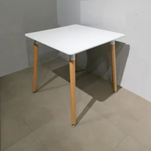 Taula de bar feta de plàstic i peu de fusta de 80x80x75cm nou en venda a cabauoportunitats.com