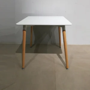 Taula de bar feta de plàstic i peu de fusta de 80x80x75cm nou en venda a cabauoportunitats.com
