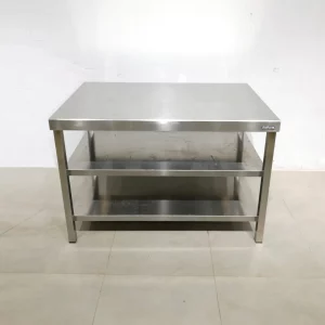 Taula DISTFORM d'acer inoxidable de segona mà (120x80x83cm) en venda a cabauoportunitats.com