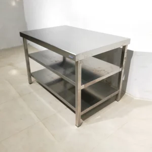 Taula DISTFORM d'acer inoxidable de segona mà (120x80x83cm) en venda a cabauoportunitats.com