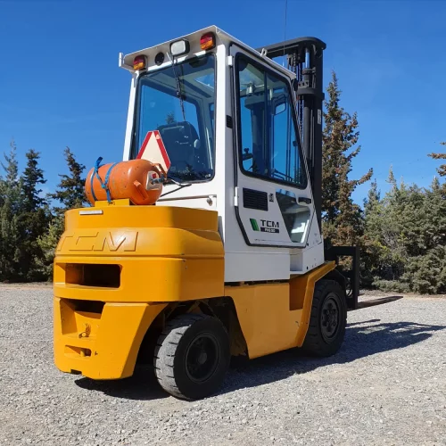 Carretó elevador TCM FHG 30 N2 amb motor de gas butà/propà, 3.000kg de capacitat i banyes de 230cm de segona mà en venda a cabauoportunitats.com