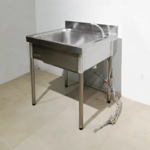 Pica amb potes i aixeta de 80x70x97cm de segona mà en bon estat en venda a cabauoportunitats.com