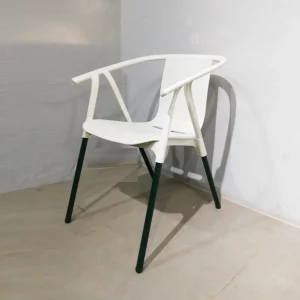 Sillas apilables para terraza de color blanco y segunda mano 57x57x78cm en venta en cabauoportunitats.com