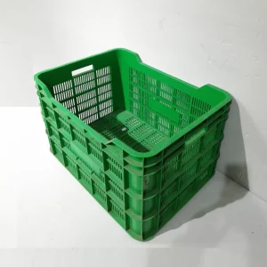 Cajas de reja apilables de 63x46x36 cm con asas para facilitar su transporte y uso en venta en cabauoportunitats.com