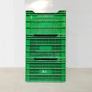 Cajas de reja apilables de 63x46x36 cm con asas para facilitar su transporte y uso en venta en cabauoportunitats.com