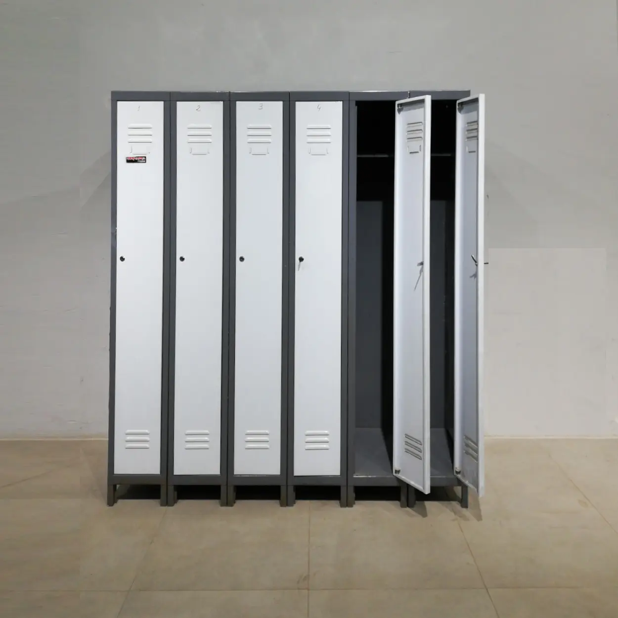 Mòdul de 6 taquilles fetes de xapa d'acer de gran qualitat i resistència en venda a cabauoportunitats.com