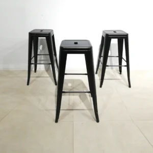 Taburete metálico negro tipo TOLIX nuevo en venta en cabauoportunitats.com