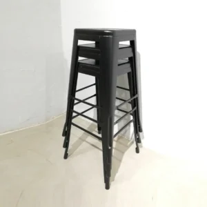 Taburete metálico negro tipo TOLIX nuevo en venta en cabauoportunitats.com