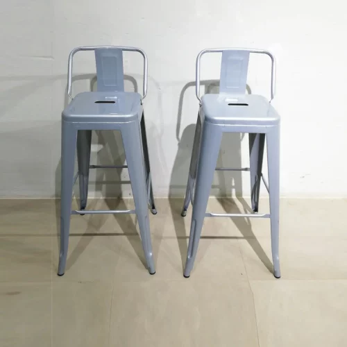 Tamborets metàl·lics gris amb esquena tipus TOLIX de 42x42x92cm nous en venda a cabauoportunitats.com