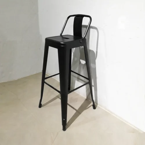 Taburetes metálicos negros tipo TOLIX de 42x42x92cm nuevos en venta en cabauoportunitats.com