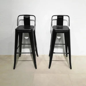 Taburetes metálicos negros tipo TOLIX de 42x42x92cm nuevos en venta en cabauoportunitats.com