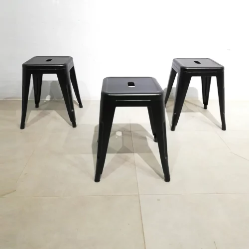 Taburete tipo TOLIX de color negro 30x03x45cm nuevo en venta en cabauoportunitats.com