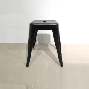 Taburete tipo TOLIX de color negro 30x03x45cm nuevo en venta en cabauoportunitats.com