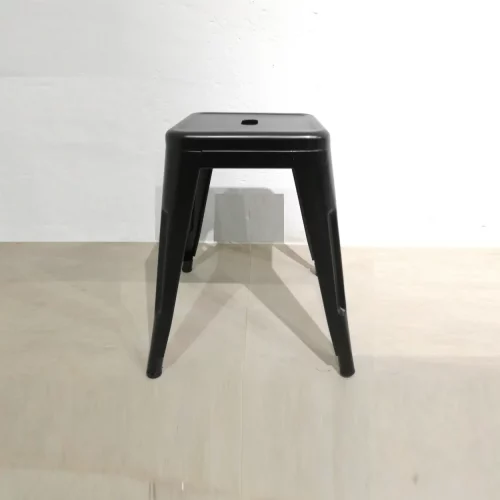 Taburete tipo TOLIX de color negro 30x03x45cm nuevo en venta en cabauoportunitats.com