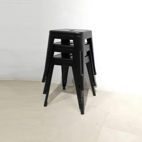 Taburete tipo TOLIX de color negro 30x03x45cm nuevo en venta en cabauoportunitats.com