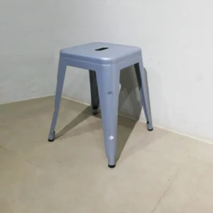 Taburetes de color gris TOLIX nuevos procedentes de un final de estoc en venta en cabauoportunitats.com