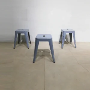 Taburetes de color gris TOLIX nuevos procedentes de un final de estoc en venta en cabauoportunitats.com