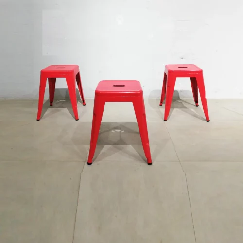 Taburete metálico TOLIX rojo (30x30x45cm) nuevo en venta en cabauoportunitats.com