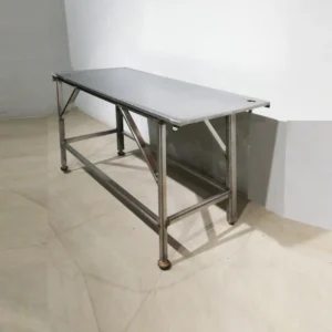Taula d'acer inoxidable 150x70x88 cm de segona mà per a magatzem, bar, restaurant ... en venda a cabauoportunitats.com